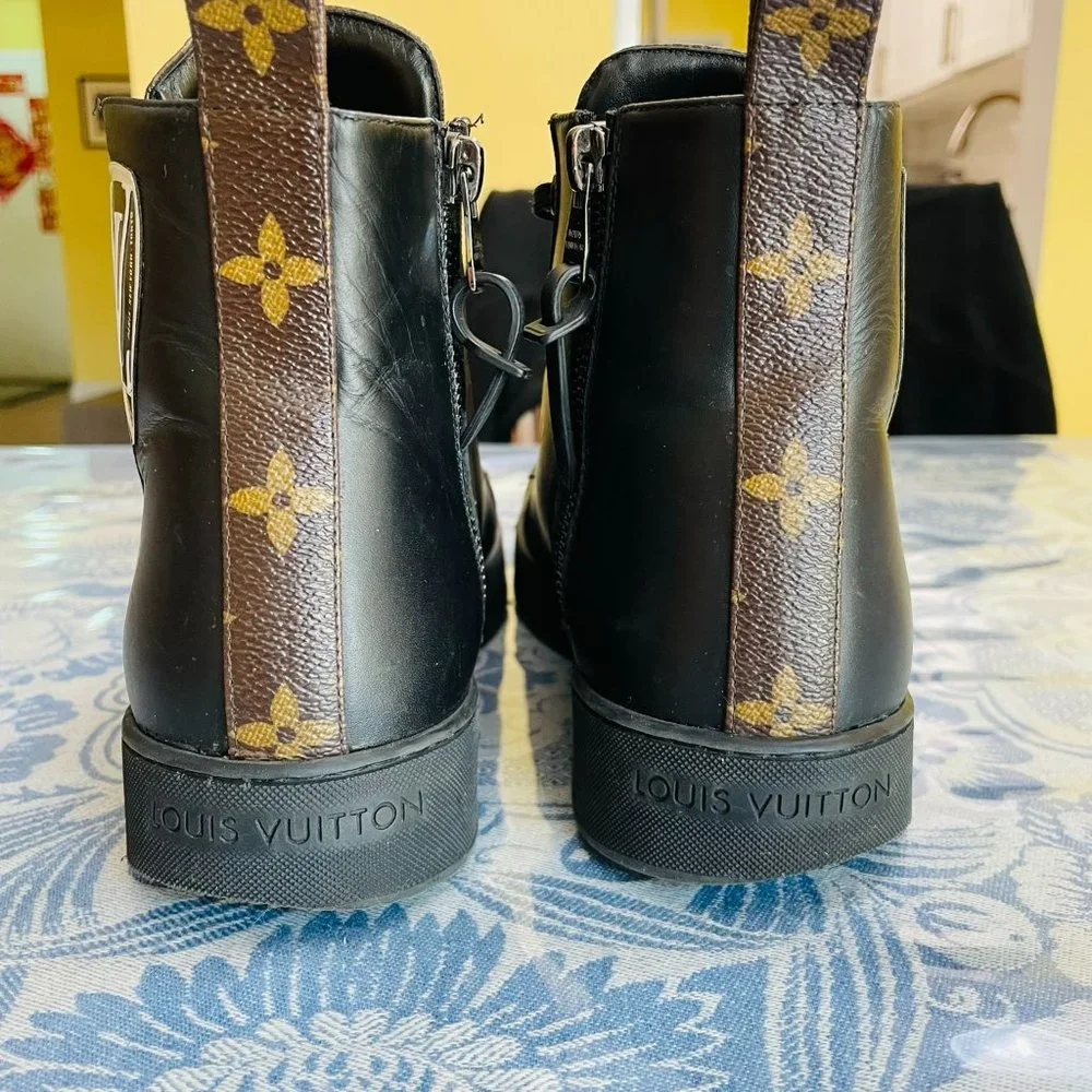 Louis Vuitton "Miami" Brown Ankle Boots (size 38 EU - flat heel) - Picture 13 of 16